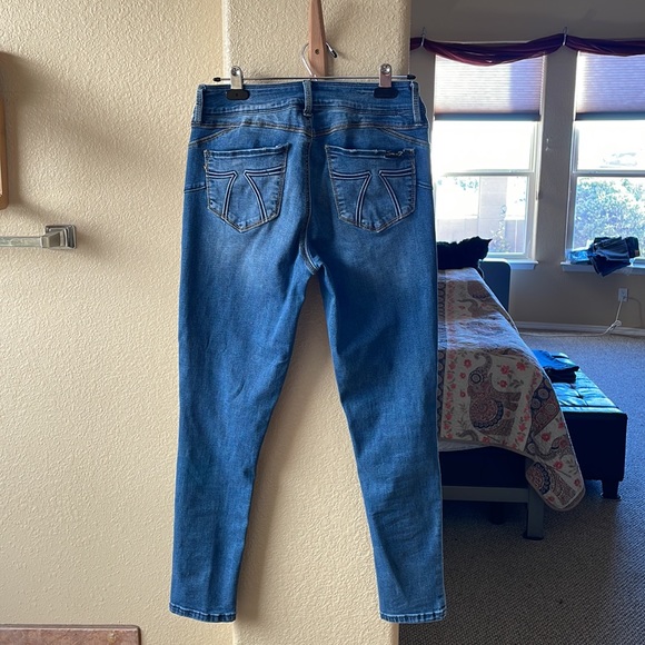 Seven Jeans Booty-Shaper size 8 - lightly distressed - Picture 3 of 5